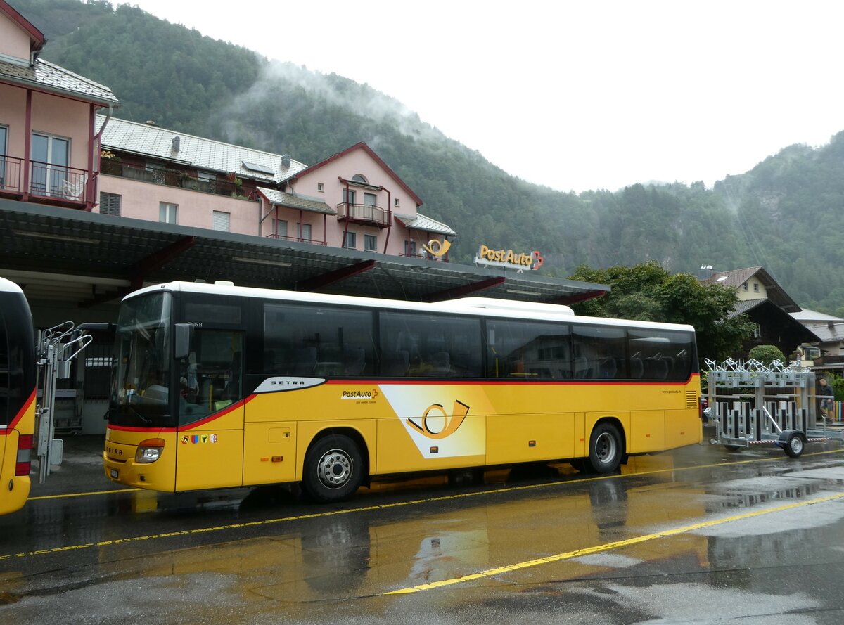 (252'990) - PostAuto Bern - Nr. 70/BE 653'387/PID 5625 - Setra am 25. Juli 2023 in Meiringen, Postautostation