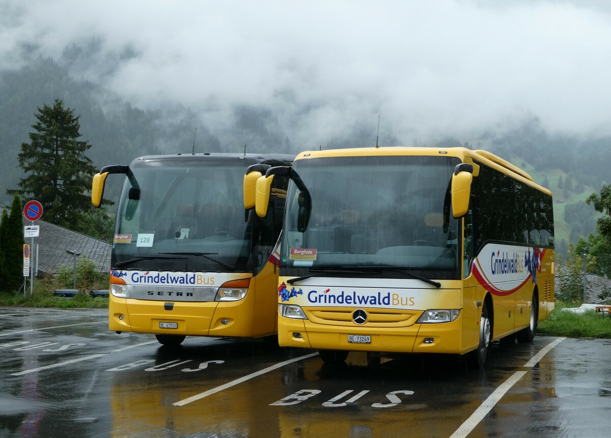 (253'391) - Grindelwaldbus, Grindelwald - Nr. 25/BE 73'249 - Mercedes am 5. August 2023 beim Bahnhof Grindelwald