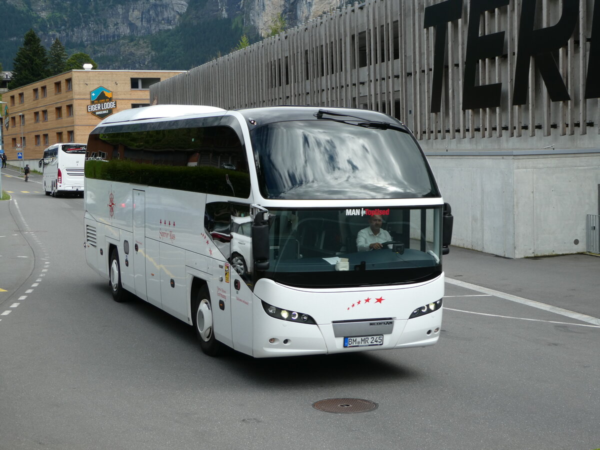 (253'417) - Aus Deutschland: Mario Reisen, Wesseling - BM-RM 245 - Neoplan am 5. August 2023 in Grindelwald, Terminal