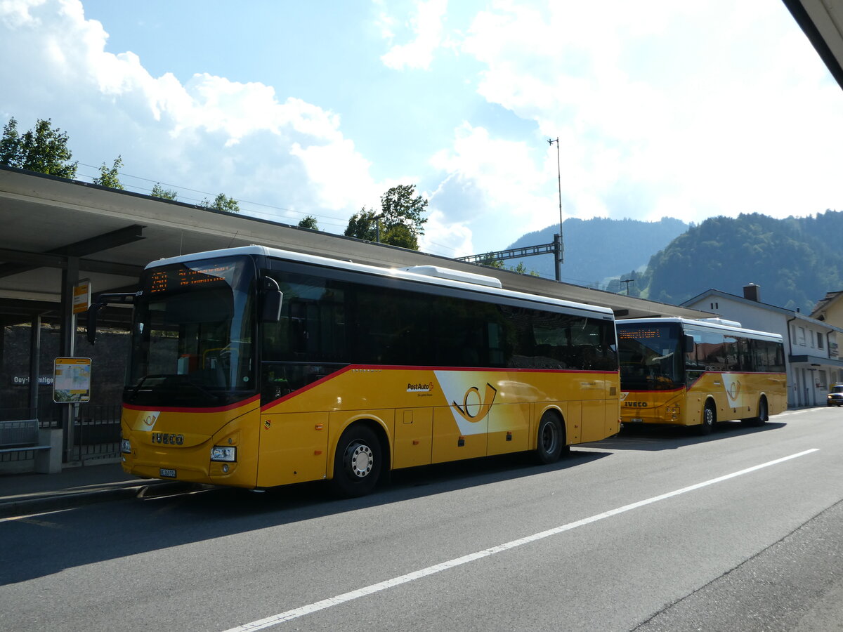 (254'157) - Spring, Schwenden - BE 368'914/PID 10'313 - Iveco am 22. August 2023 beim Bahnhof Oey-Diemtigen