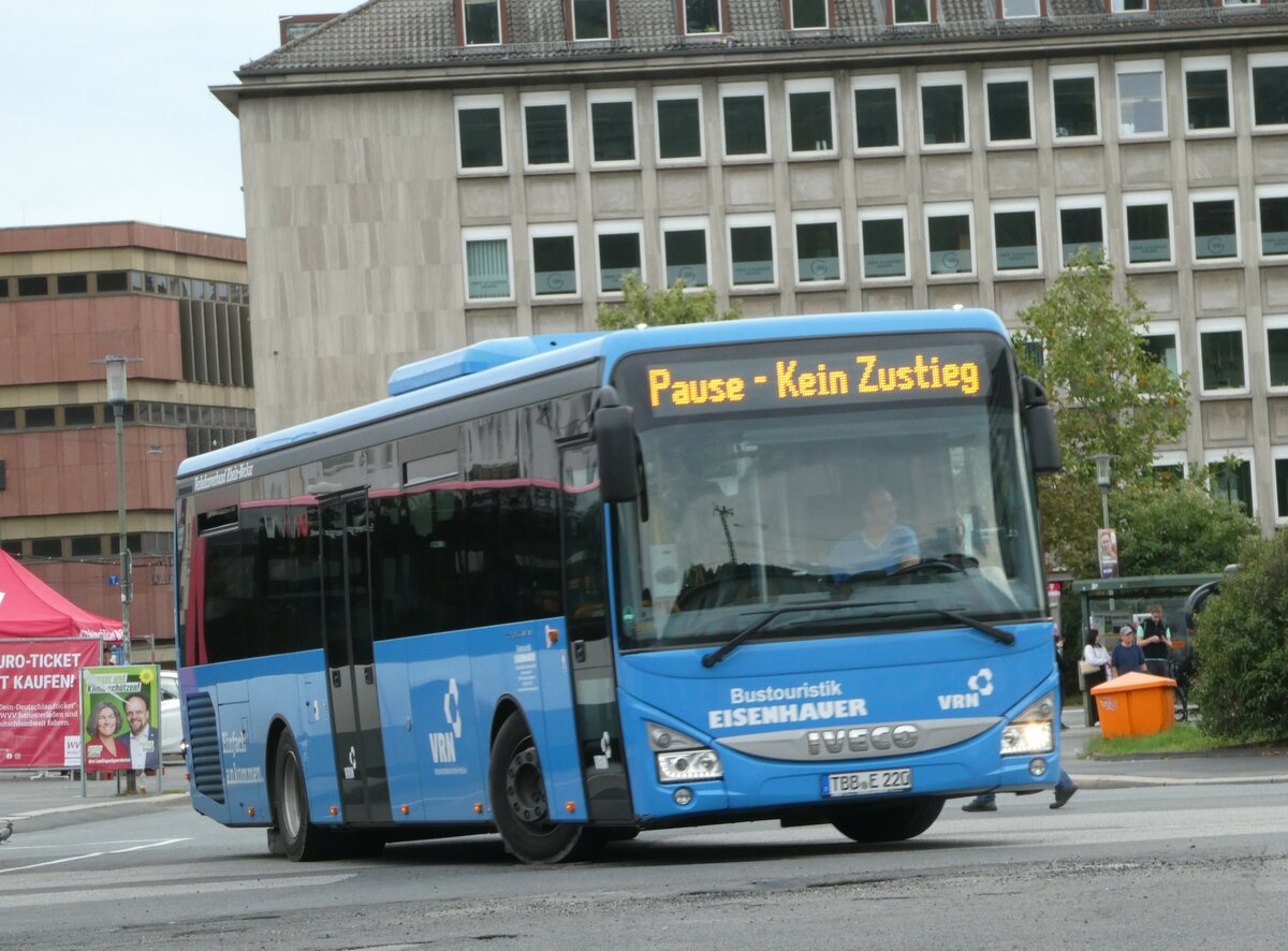 (254'348) - Eisenhauer, Taubersbischofsheim - TBB-E 220 - Iveco am 29. August 2023 beim Bahnhof Wrzburg