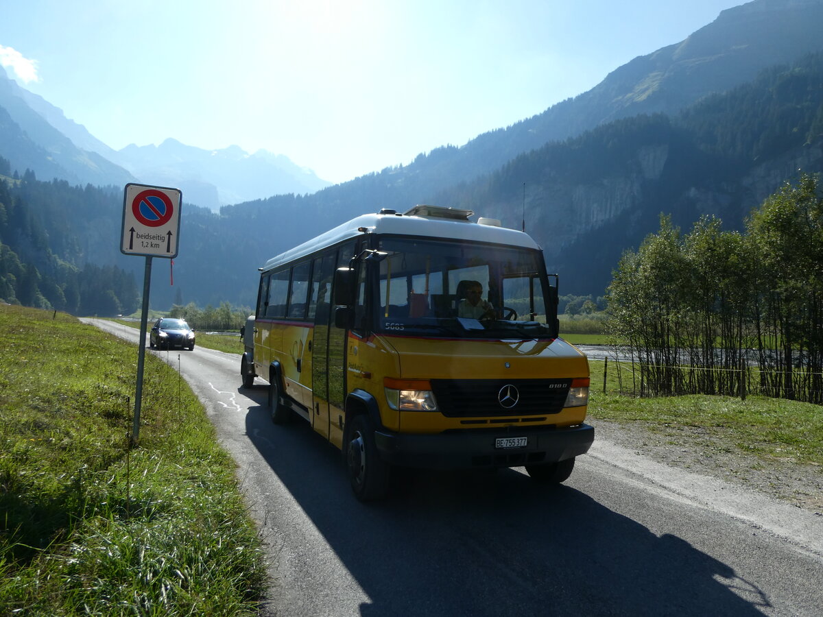 (255'052) - PostAuto Bern - BE 755'377/PID 5683 - Mercedes/Kusters am 10. September 2023 in Kiental, Tschingelsee