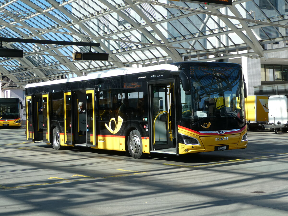 (255'560) - PostAuto Graubnden - GR 184'615/PID 11'931 - MAN am 26. September 2023 in Chur, Postautostation