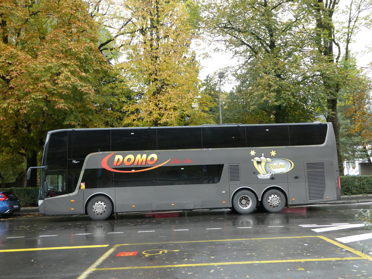 (256'575) - Domo, Glattbrugg - GL 2716 - Van Hool am 31. Oktober 2023 beim Bahnhof Glarus