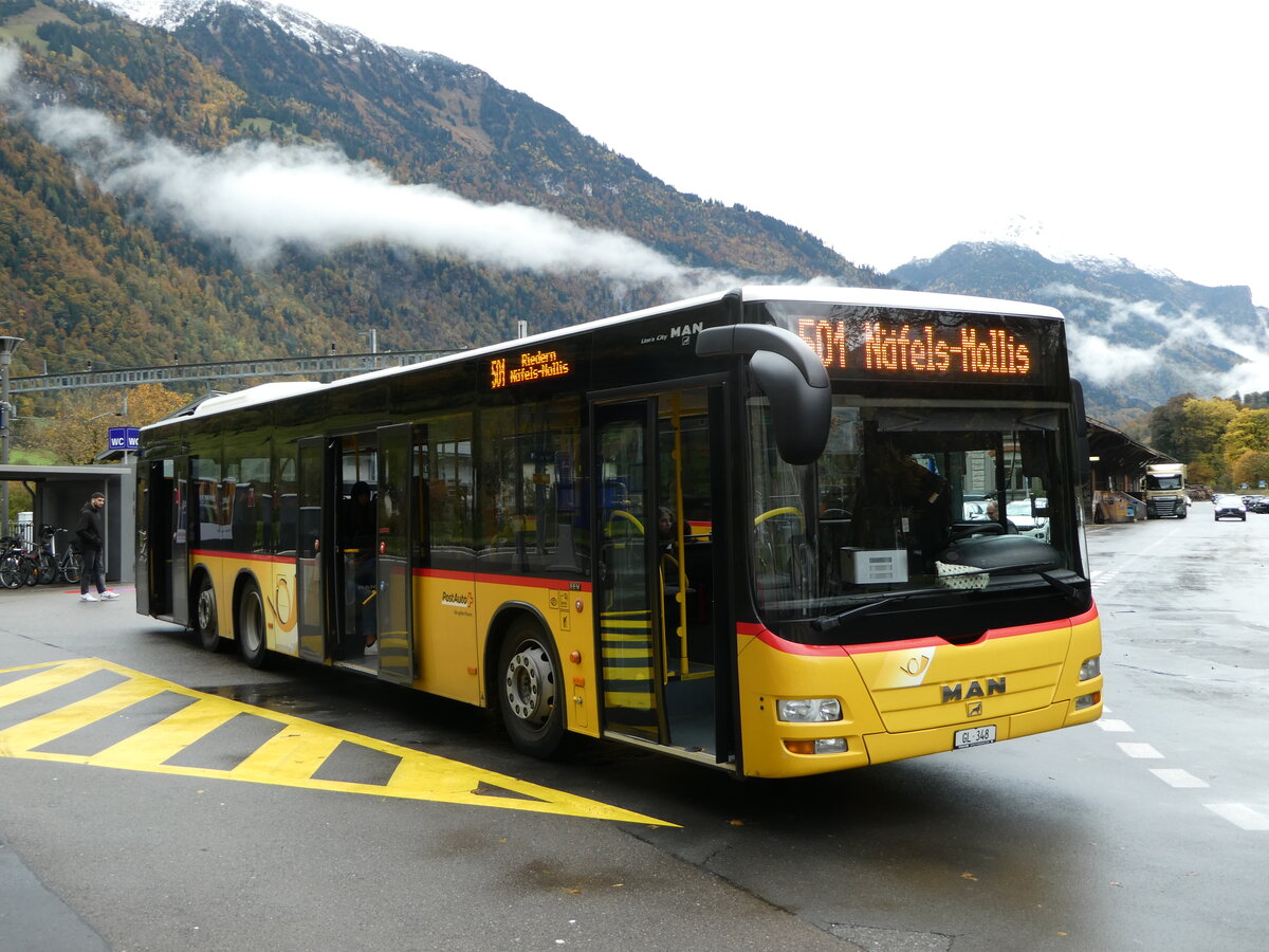 (256'591) - Niederer, Filzbach - GL 348/PID 5663 - MAN (ex Dnser, Trimmis) am 31. Oktober 2023 beim Bahnhof Glarus