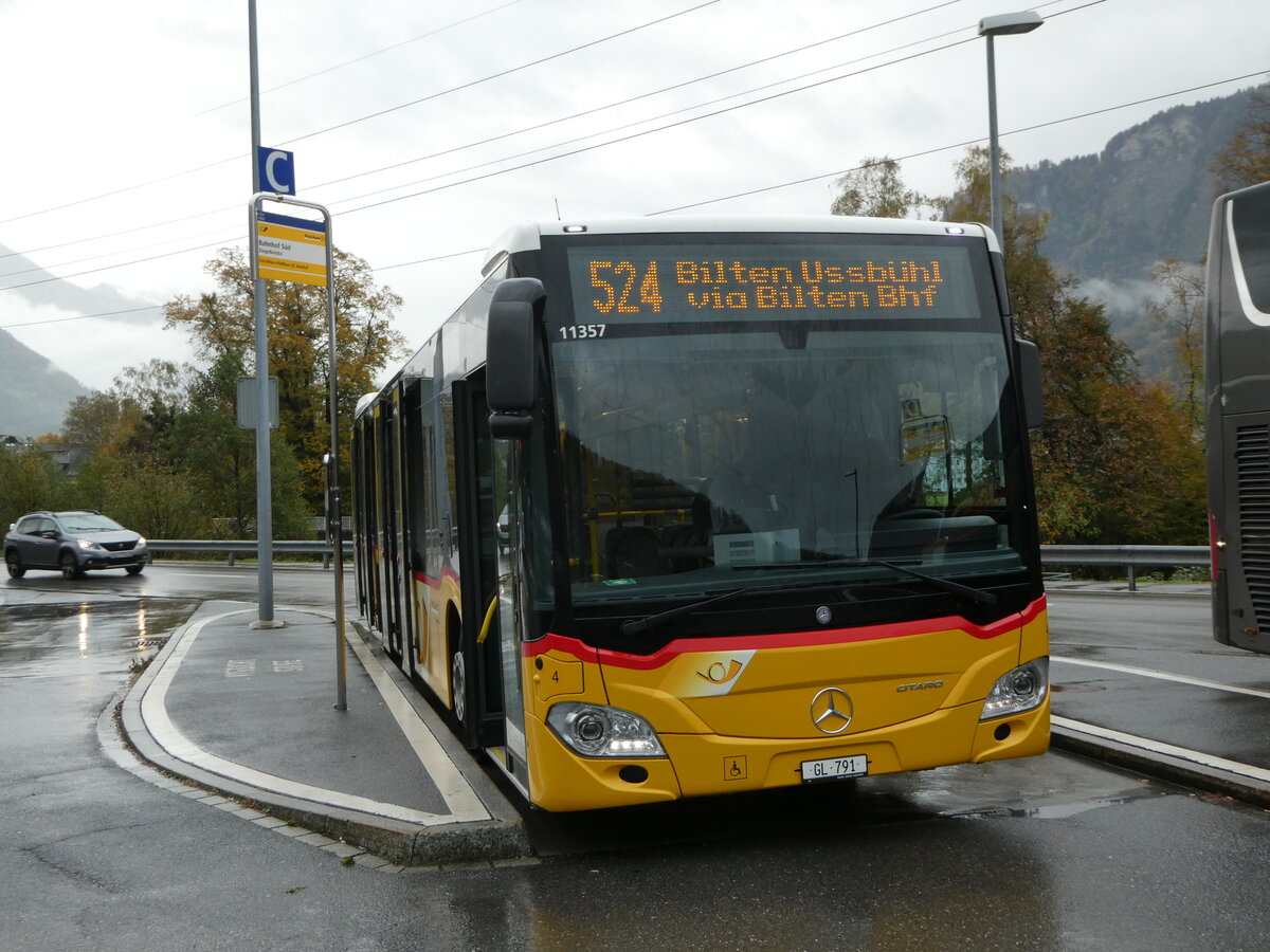 (256'613) - Niederer, Filzbach - Nr. 4/GL 791/PID 11'357 - Mercedes am 31. Oktober 2023 beim Bahnhof Ziegelbrcke