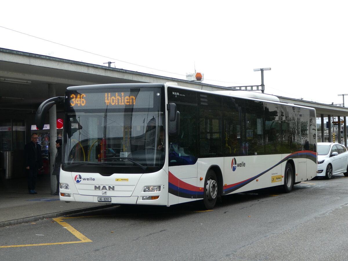 (256'676) - Geissmann, Hgglingen - AG 8283/PID 5207 - MAN am 4. November 2023 beim Bahnhof Dottikon-Dintikon