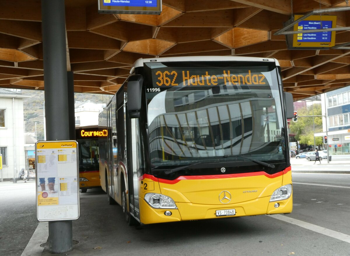 (257'023) - Lathion, Sion - Nr. 2/VS 70'848/PID 11'996 - Mercedes am 16. November 2023 beim Bahnhof Sion