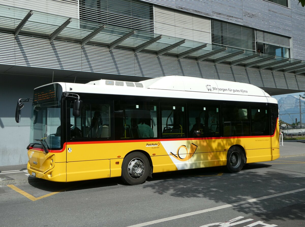 (25'742) - Gessinger, Bad Ragaz - GR 185'401/PID 11'898 - Heuliez-Iveco am 30. Mai 2023 beim Bahnhof Landquart