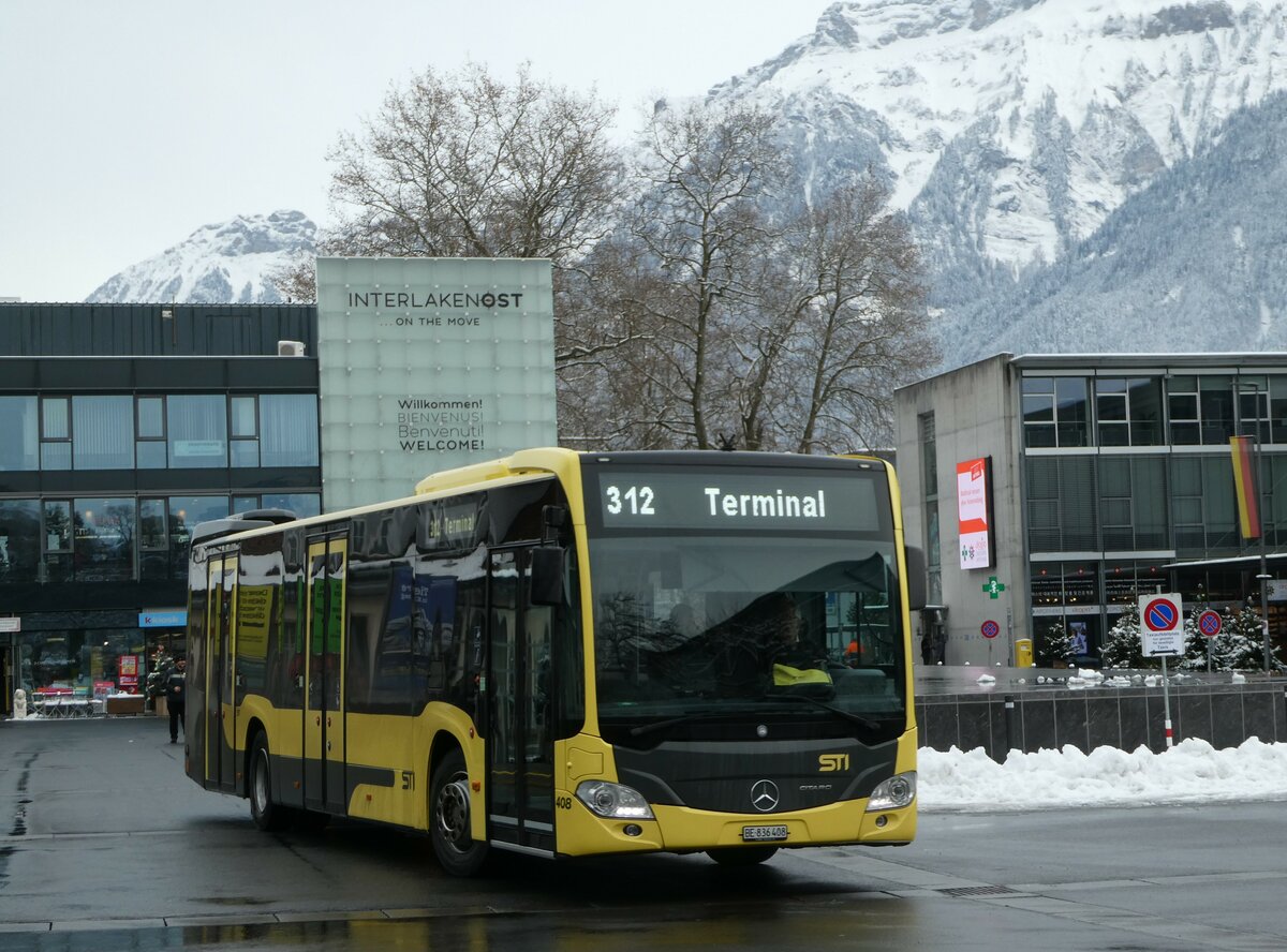 (257'434) - STI Thun - Nr. 408/BE 836'408 - Mercedes am 4. Dezember 2023 beim Bahnhof Interlaken Ost