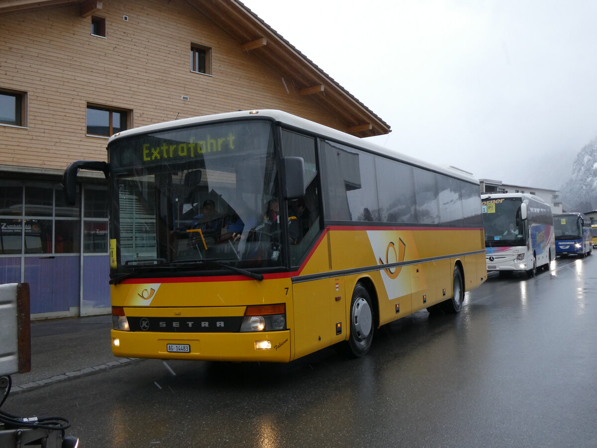 (258'447) - Tschannen, Zofingen - Nr. 7/AG 14'483/PID 90 - Setra am 6. Januar 2024 beim Bahnhof Frutigen