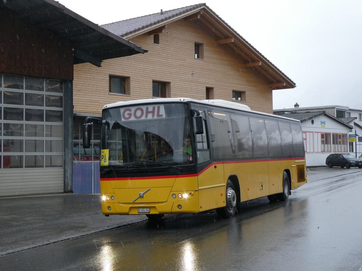 (258'459) - Gohl, Herzogenbuchsee - BE 854'354 - Volvo (ex Rojoma, Schftland; ex Schmidt, Oberbren PID 5103) am 6. Januar 2024 beim Bahnhof Frutigen 