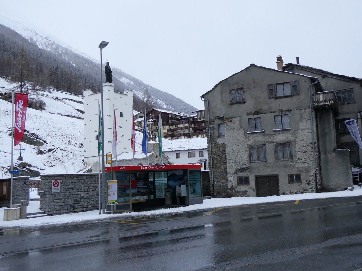 (259'735) - PostAuto-Haltestelle am 27. Februar 2024 in Saas-Grund, Post