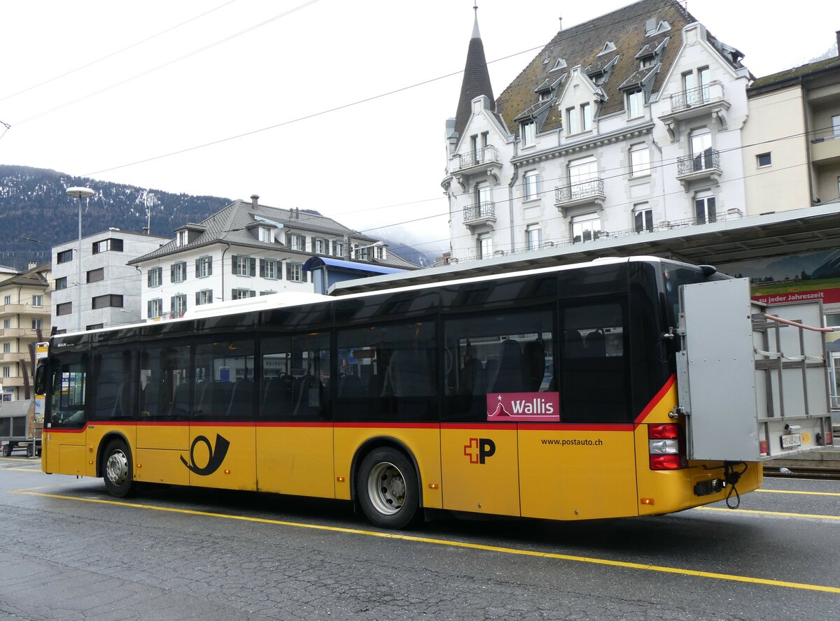 (259'772) - PostAuto Wallis - VS 468'401/PID 10'908 - MAN am 27. Februar 2024 beim Bahnhof Brig