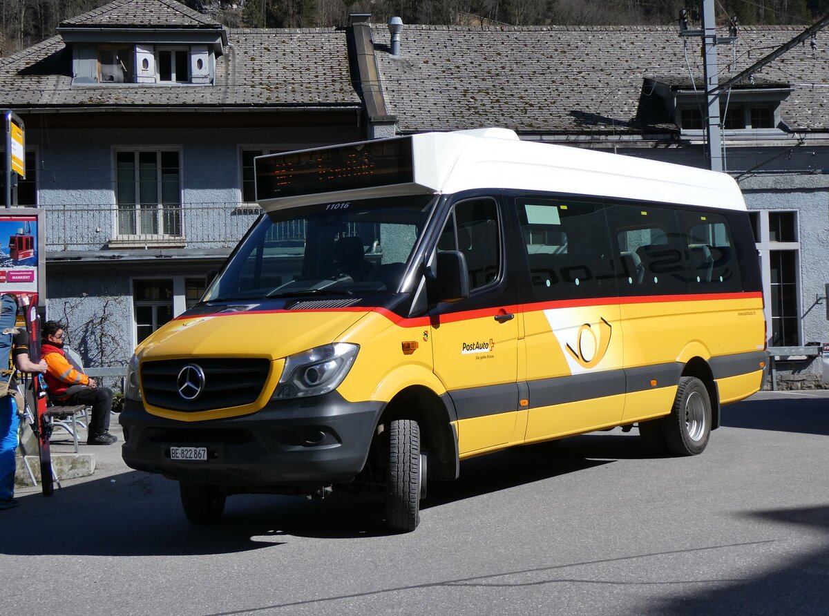 (260'565) - PostAuto Bern - BE 822'867/PID 11'016 - Mercedes am 19. Mrz 2024 beim Bahnhof Lauterbrunnen