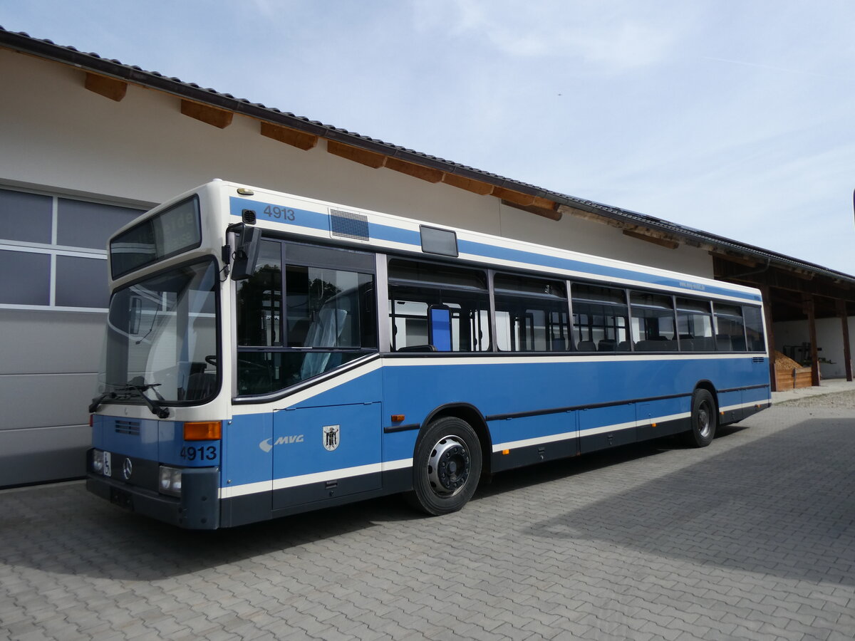 (261'315) - MVG Mnchen (OCM) - Nr. 4913 - MAN am 14. April 2024 in Grosskllnbach, Lager