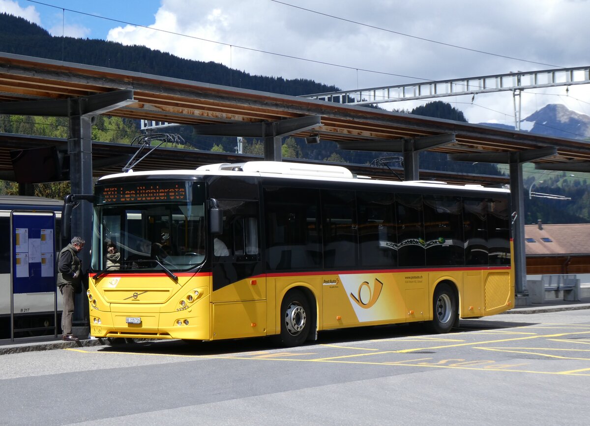 (262'450) - Kbli, Gstaad - BE 235'726/PID 10'535 - Volvo am 17. Mai 2024 beim Bahnhof Gstaad