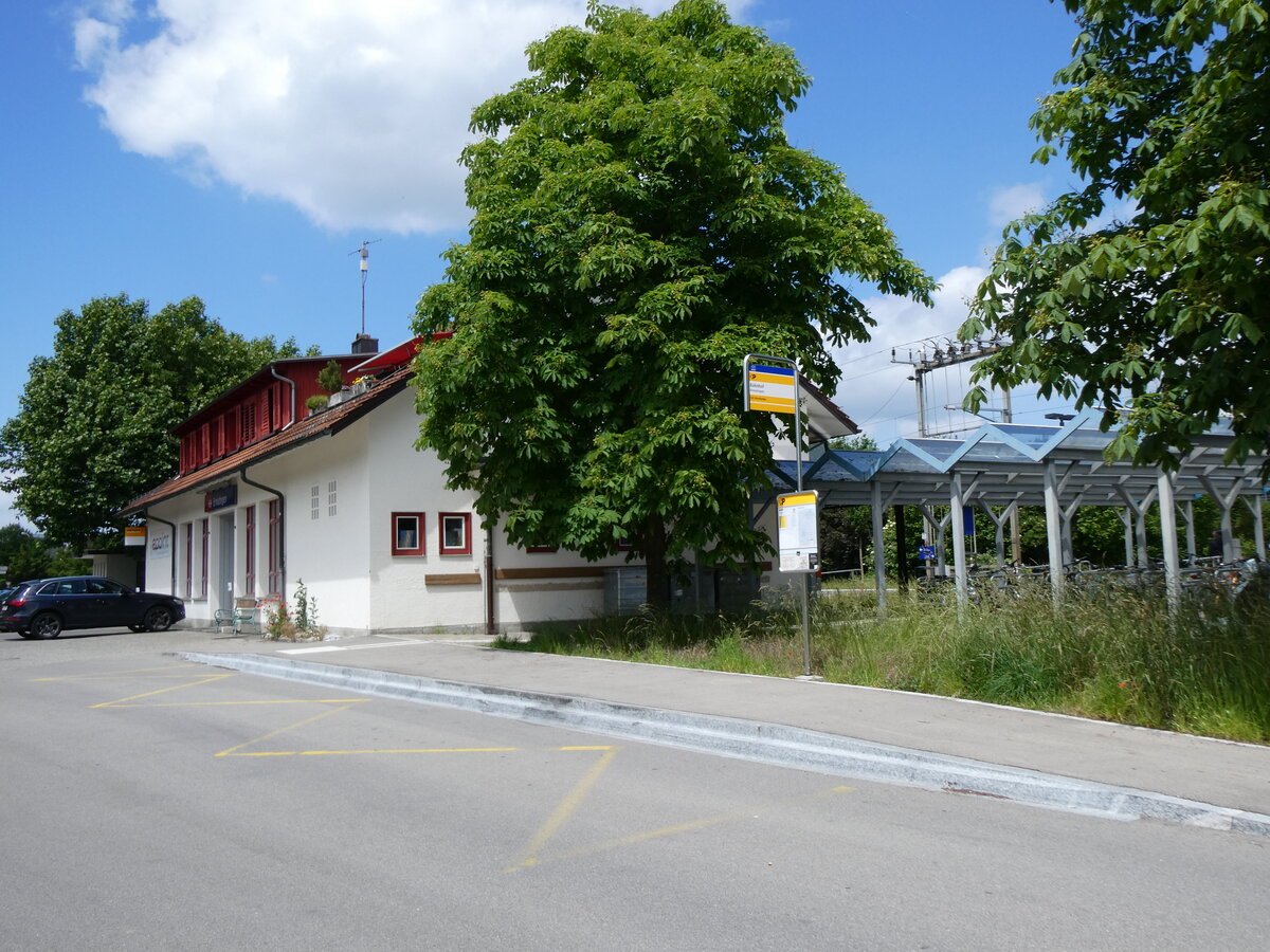 (263'381) - PostAuto-Haltestelle am 4. Juni 2024 beim Bahnhof Ermatingen