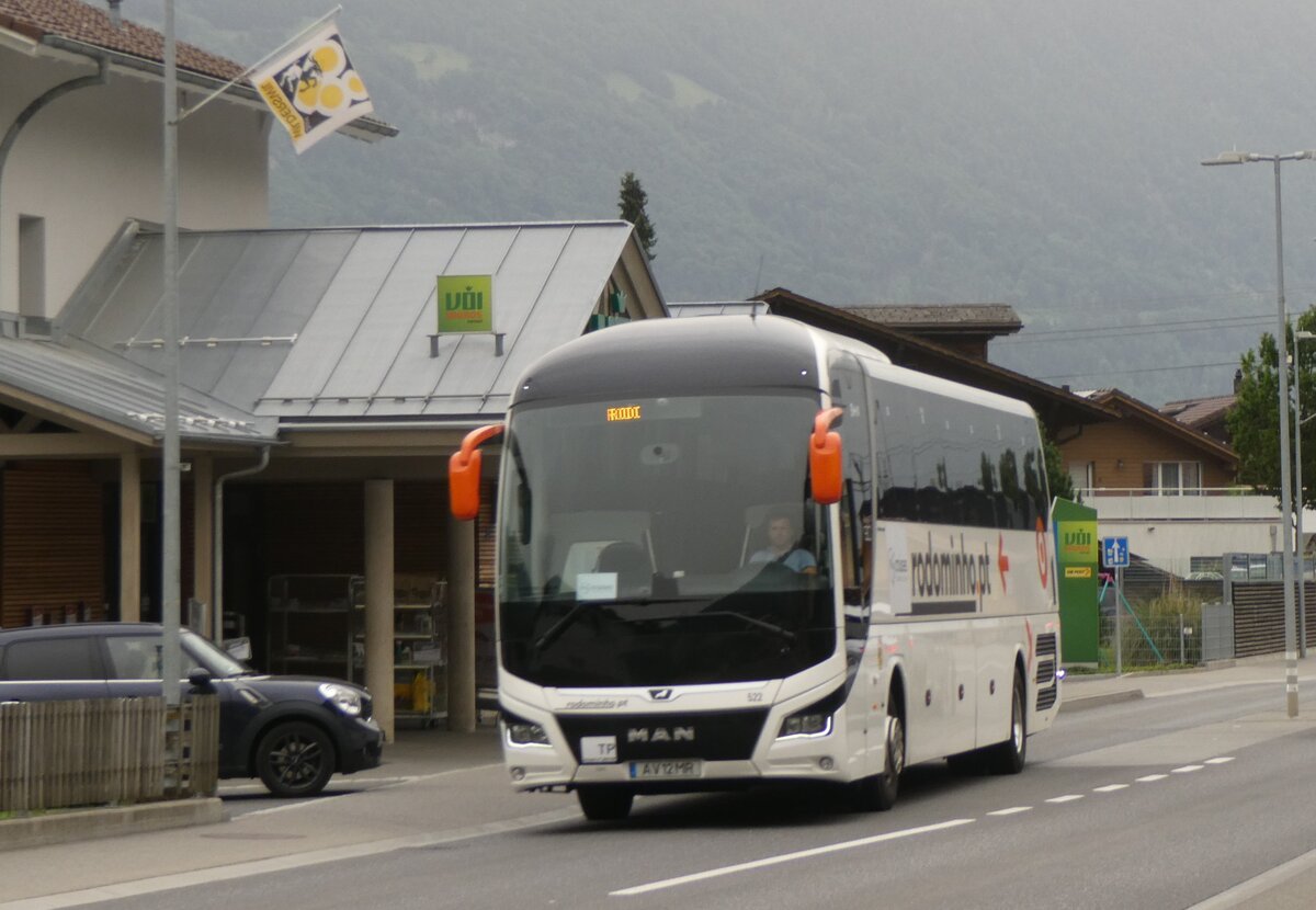 (264'203) - Aus Portugal: Rodominho, Braga - Nr. 522/AV12MR - MAN am 29. Juni 2024 beim Bahnhof Wilderswil