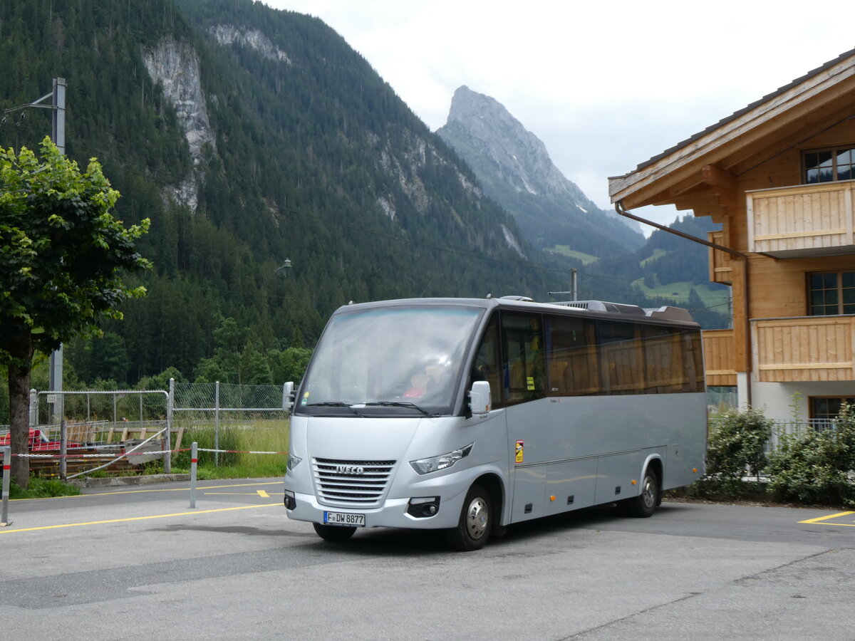 (264'346) - Aus Deutschland: ??? - F-DW 8877 - Iveco/ProBus am 6. Juli 2024 beim Bahnhof Saanen