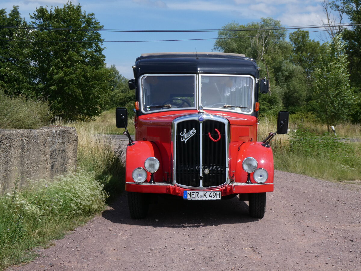 (264'601) - Raab, Bad Drrenberg - MER-K 49H - Saurer/Saurer (ex VDZ/Landerlebniswelt, Bad Drrenberg; ex Fankhauser, CH-Arzier; ex AFA Adelboden/CH Nr. 15; ex P 23'052; ex P 2076) am 10. Juli 2024 in Kreypau, Unvollendete Brcke