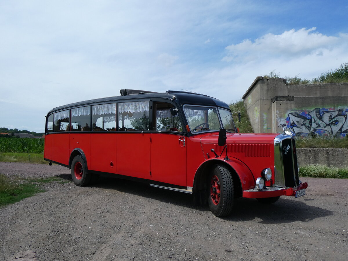 (264'612) - Raab, Bad Drrenberg - MER-K 49H - Saurer/Saurer (ex VDZ/Landerlebniswelt, Bad Drrenberg; ex Fankhauser, CH-Arzier; ex AFA Adelboden/CH Nr. 15; ex P 23'052; ex P 2076) am 10. Juli 2024 in Kreypau, Unvollendete Brcke