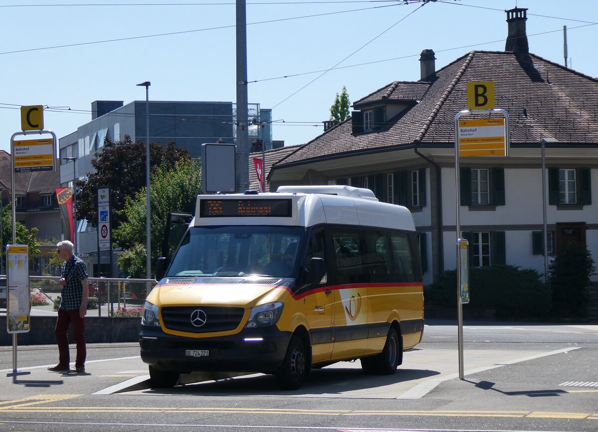 (265'237) - PostAuto Bern - Nr. 221/BE 724'221/PID 10'524 - Mercedes am 29. Juli 2024 beim Bahnhof Worb Dorf