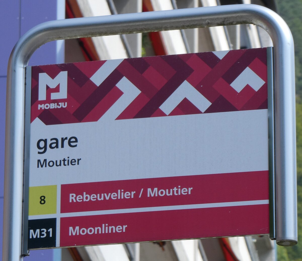 (265'278) - MOBIJU-Haltestellenschild - Moutier, gare - am 30. Juli 2024