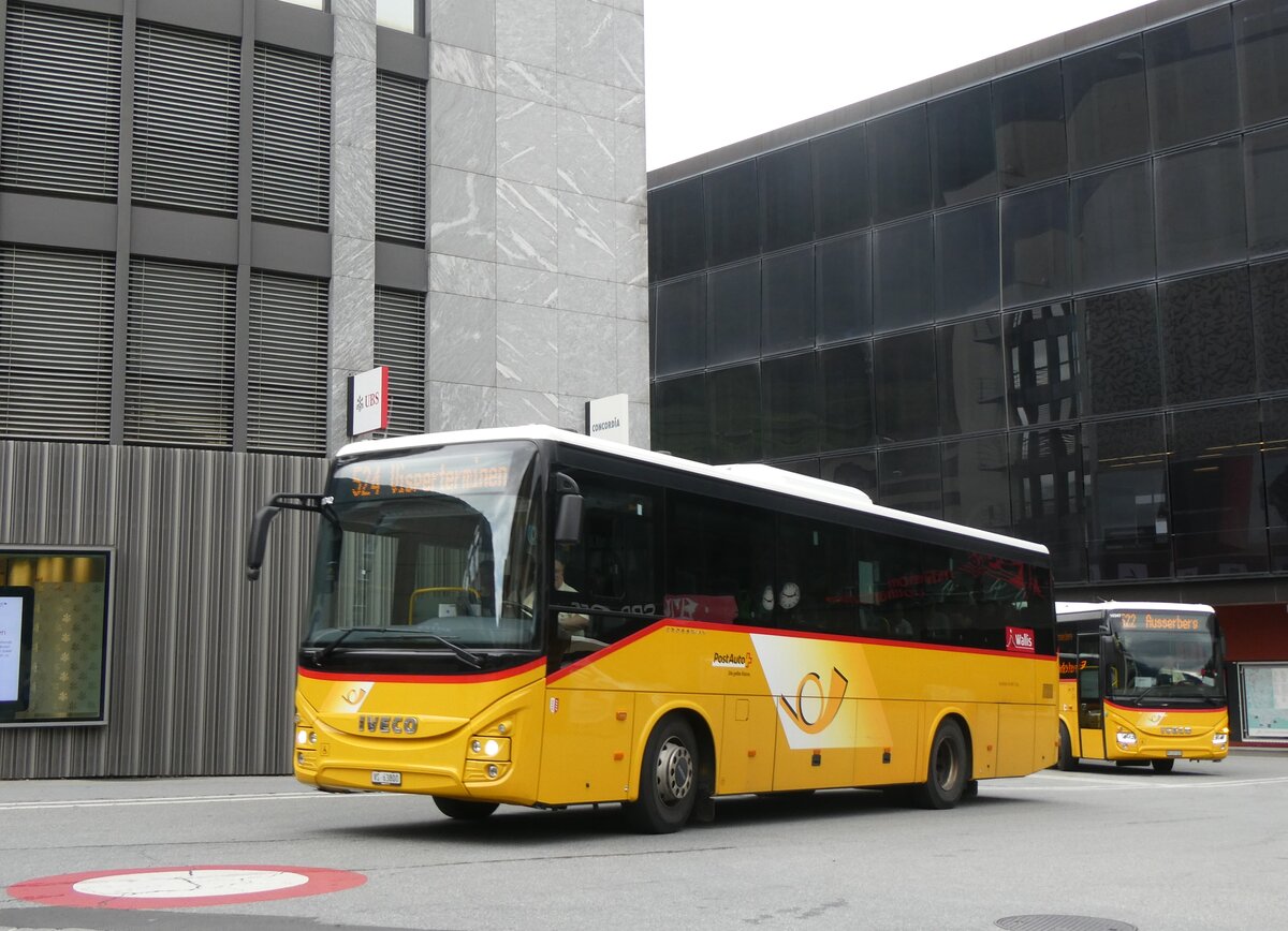 (265'366) - Autotour, Visp - VS 63'800/PID 11'742 - Iveco am 3. August 2024 beim Bahnhof Visp