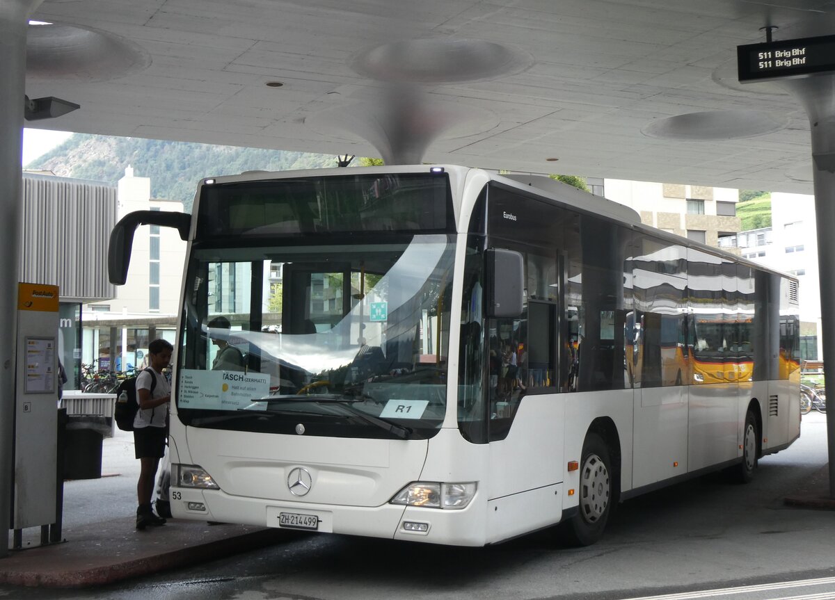 (265'377) - Welti-Furrer, Bassersdorf - Nr. 53/ZH 214'499 - Mercedes am 3. August 2024 beim Bahnhof Visp