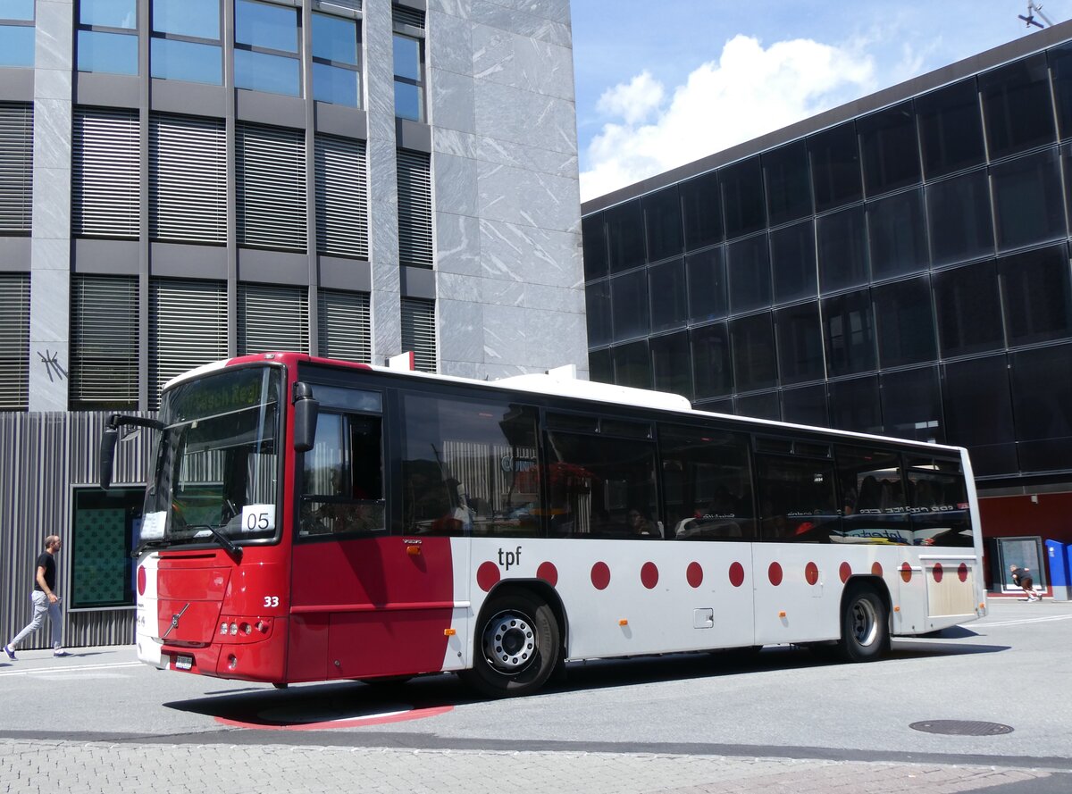 (265'481) - TPF Fribourg - Nr. 33/FR 300'356 - Volvo am 8. August 2024 beim Bahnhof Visp