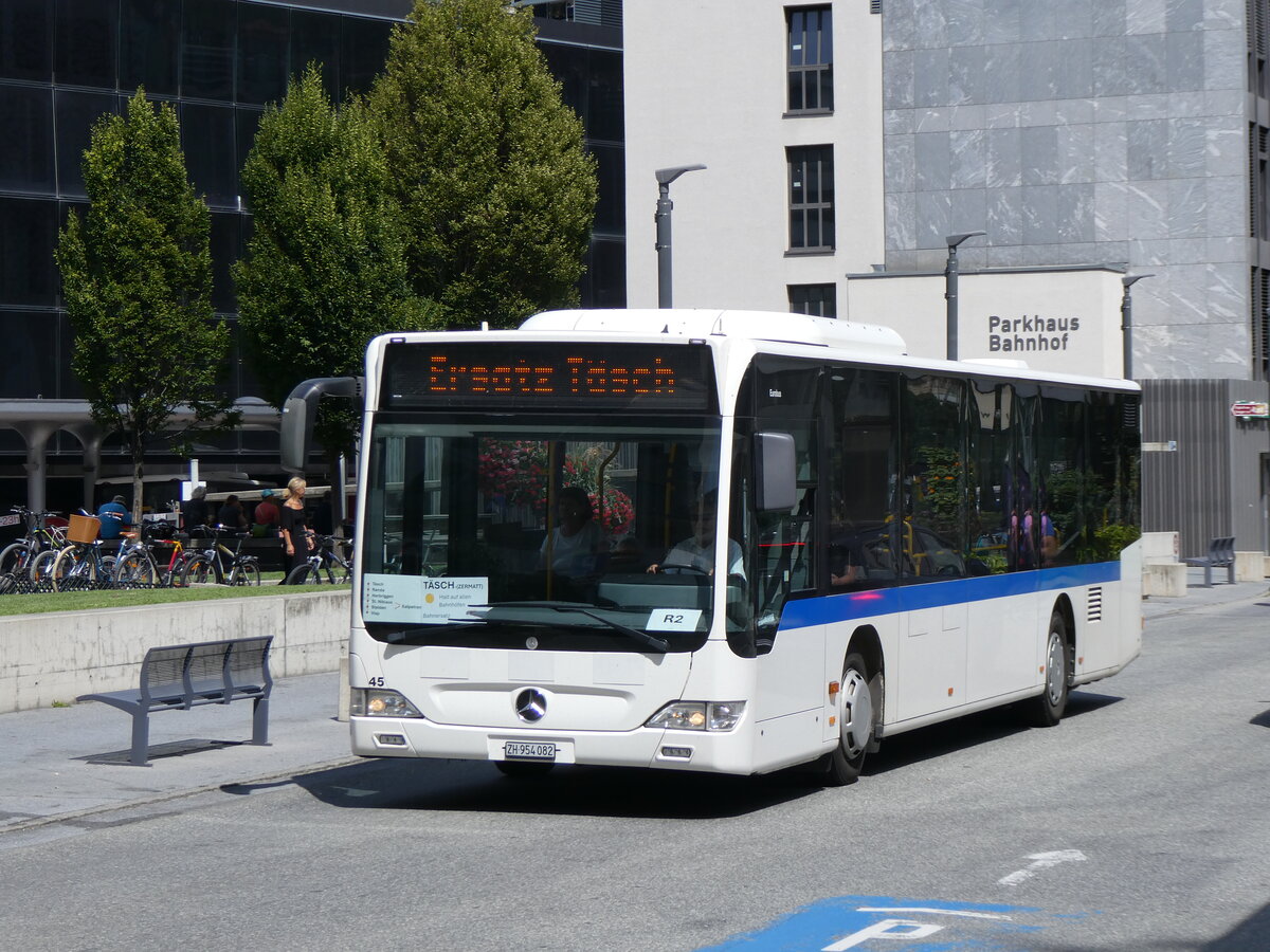 (265'502) - Welti-Furrer, Bassersdorf - Nr. 45/ZH 954'082 - Mercedes am 8. August 2024 beim Bahnhof Visp