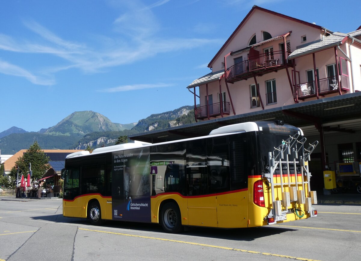 (265'572) - Flck, Brienz - Nr. 23/BE 868'723/PID 11'528 - Mercedes am 13. August 2024 in Meiringen, Postautostation