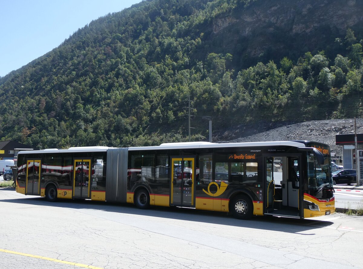 (265'724) - CarPostal Ouest - VD 561'865/PID 11'964 - MAN am 16. August 2024 beim Bahnhof Gampel-Steg