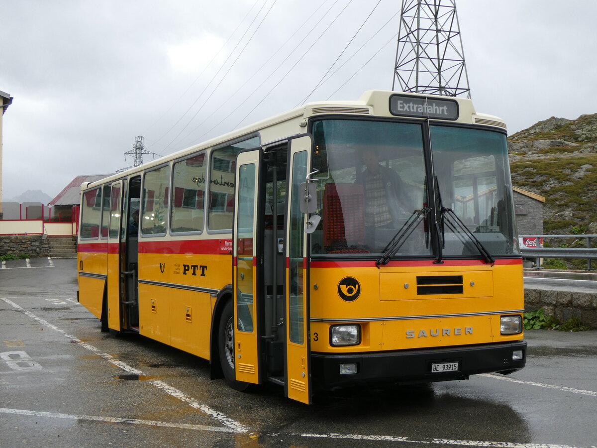 (266'872) - Kolb, Grasswil - Nr. 3/BE 93'915 - Saurer/R&J (ex Schmocker, Stechelberg Nr. 3/PID 2409; ex Schmocker, Stechelberg Nr. 1; ex Gertsch, Stechelberg Nr. 1) am 8. September 2024 in Grimsel, Rest. Grimselblick