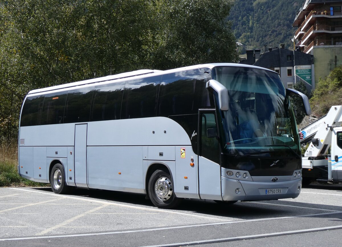 (267'313) - Aus Spanien: Canals, Sant Boi de Llobregat - Nr. 575/6750 CRX - Volvo/Beulas am 19. September 2024 in La Massana, Carparkplatz