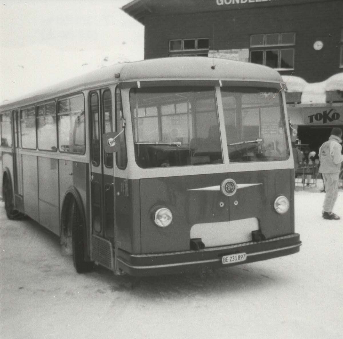 (8-03) - Aus dem Archiv: AFA Adelboden - Nr. 15/BE 231'897 - FBW/R&J (ex Morattel, Sdeilles; ex P 25'504) im Mrz 1988 in Adelboden, Geils