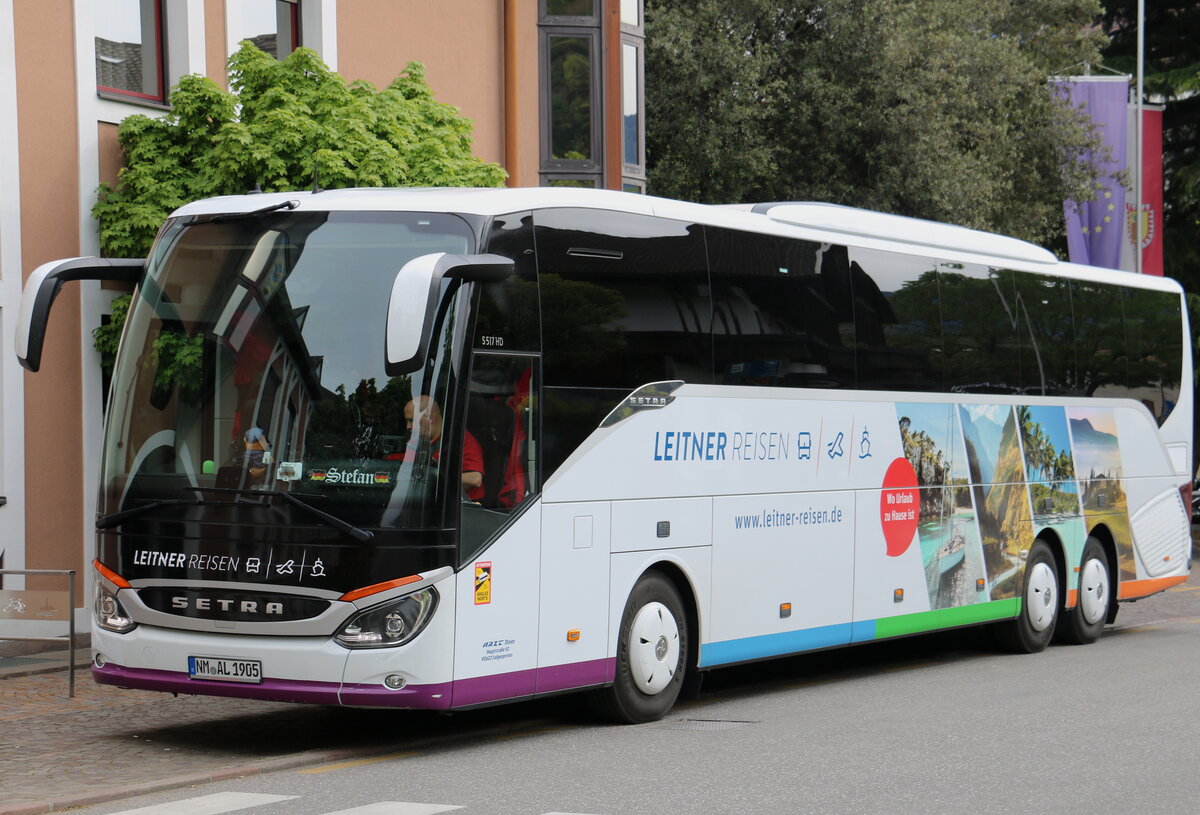 Aus Deutschland: Leitner, Allersberg - Setra S 517 HD am 21. April 2024 in Meran (Aufnahme: Martin Beyer)