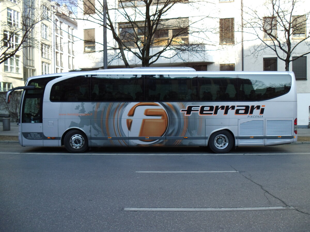 Aus Italien: Ferrari, Piacenza - Mercedes Benz Travego am 14. Mrz 2014 in Mnchen (Aufnahme: Martin Beyer)