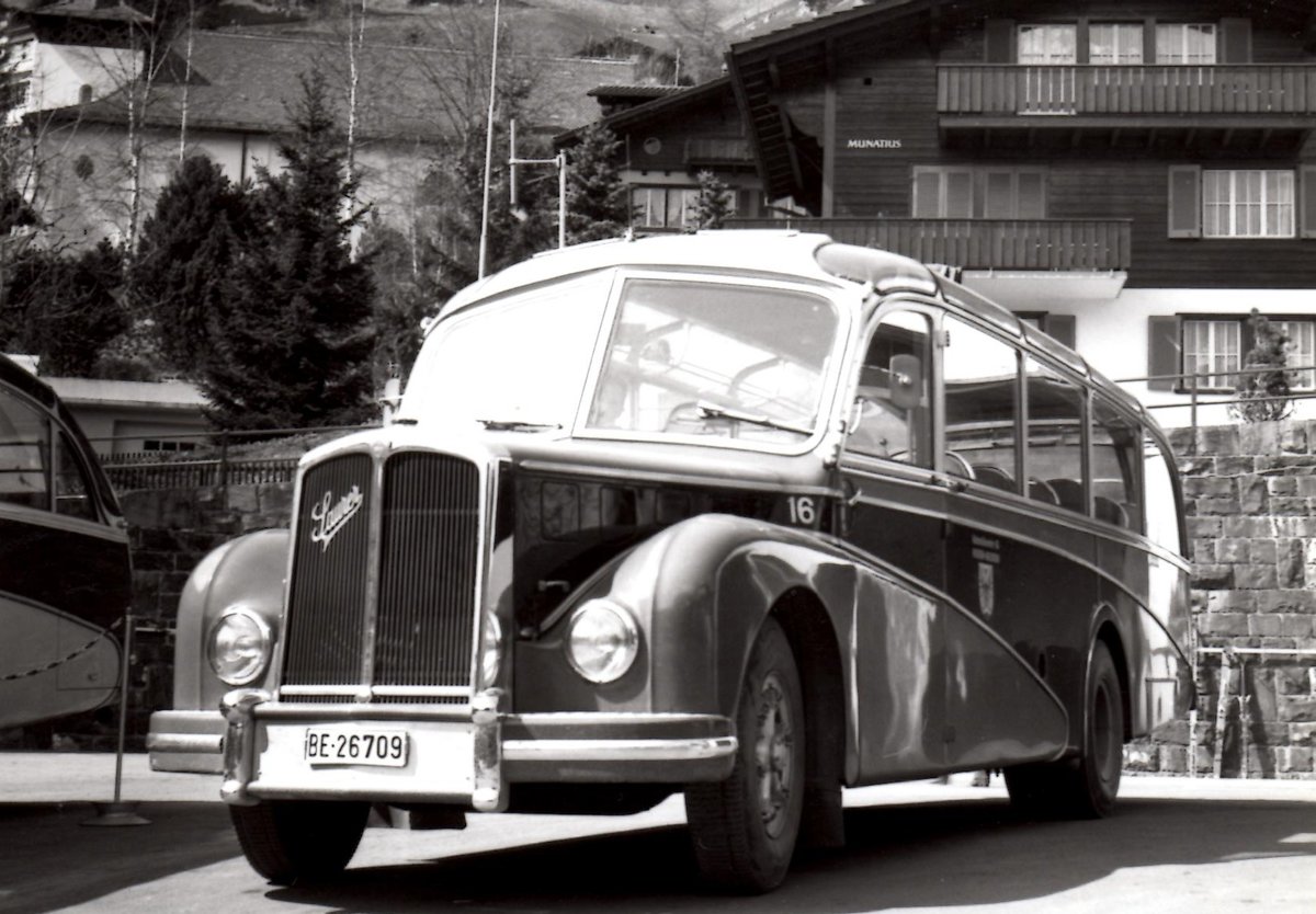 (AZiN 27) - Aus dem Archiv: AFA Adelboden - Nr. 16/BE 26'709 - Saurer/R&J (ex ASKA Aeschi Nr. 8) am 9. April 1974 beim Autobahnhof Adelboden