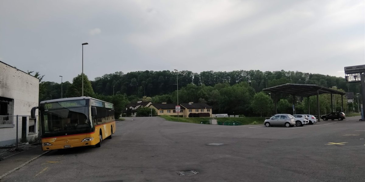 Dieser Mercedes O 530 Facelift aus 2007 wartet in Zwingen auf den letzten Kurs nach Blauen von Zwingen. Dieser Wagen ist der erste O530 Facelift von der Regie Laufen und ist zurzeit in der Regie Nunningen im einsatz.  