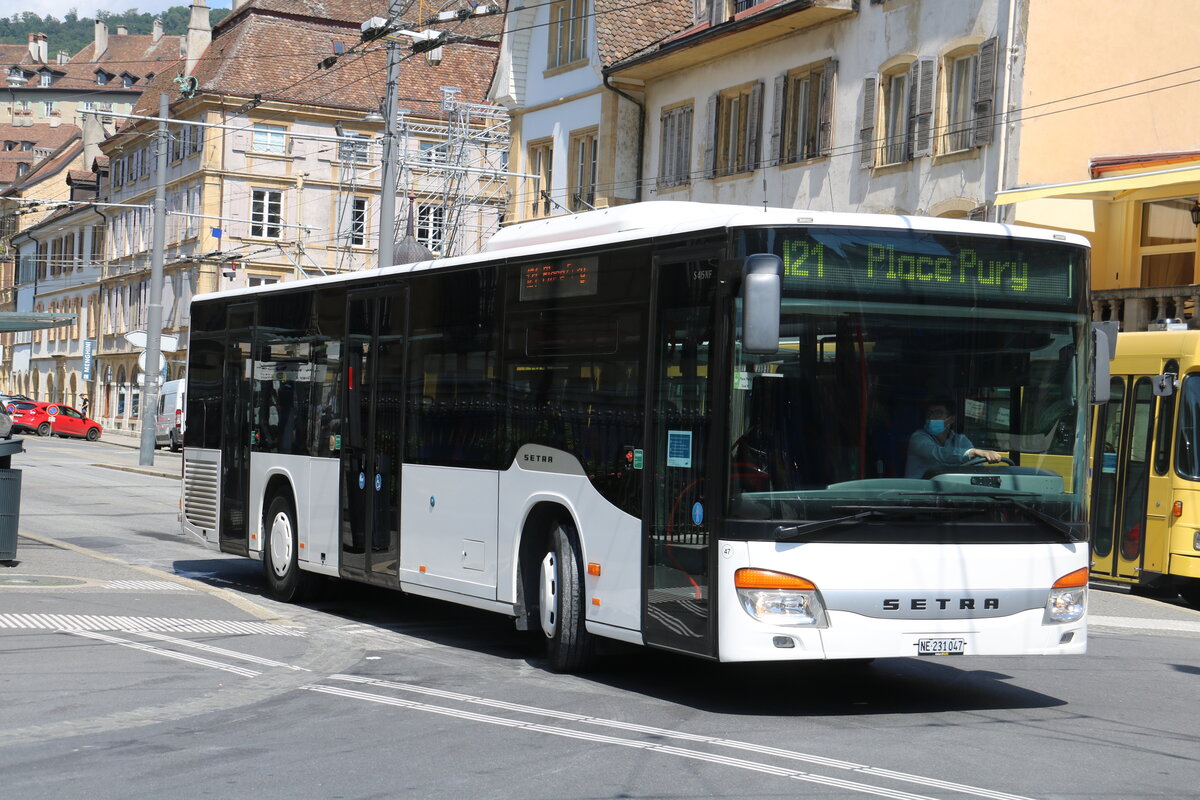 Interbus, Yverdon - Nr. 47/NE 231'047 - Setra am 10. Juli 2021 in Neuchtel, Place Pury (Einsatz CarPostal; Aufnahme: Martin Beyer) 