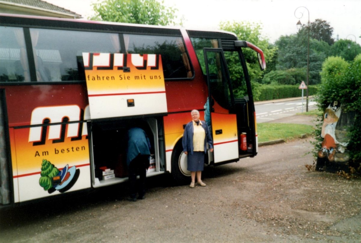 (MD016) - Aus dem Archiv: Marti, Kallnach - Nr. 8/NE 98'718 - Setra im Juni 1997 in Frankreich