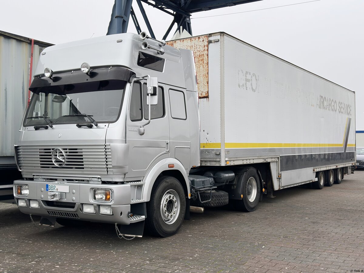Mercedes 1850 Sattelzug im Stadthafen Rostock.