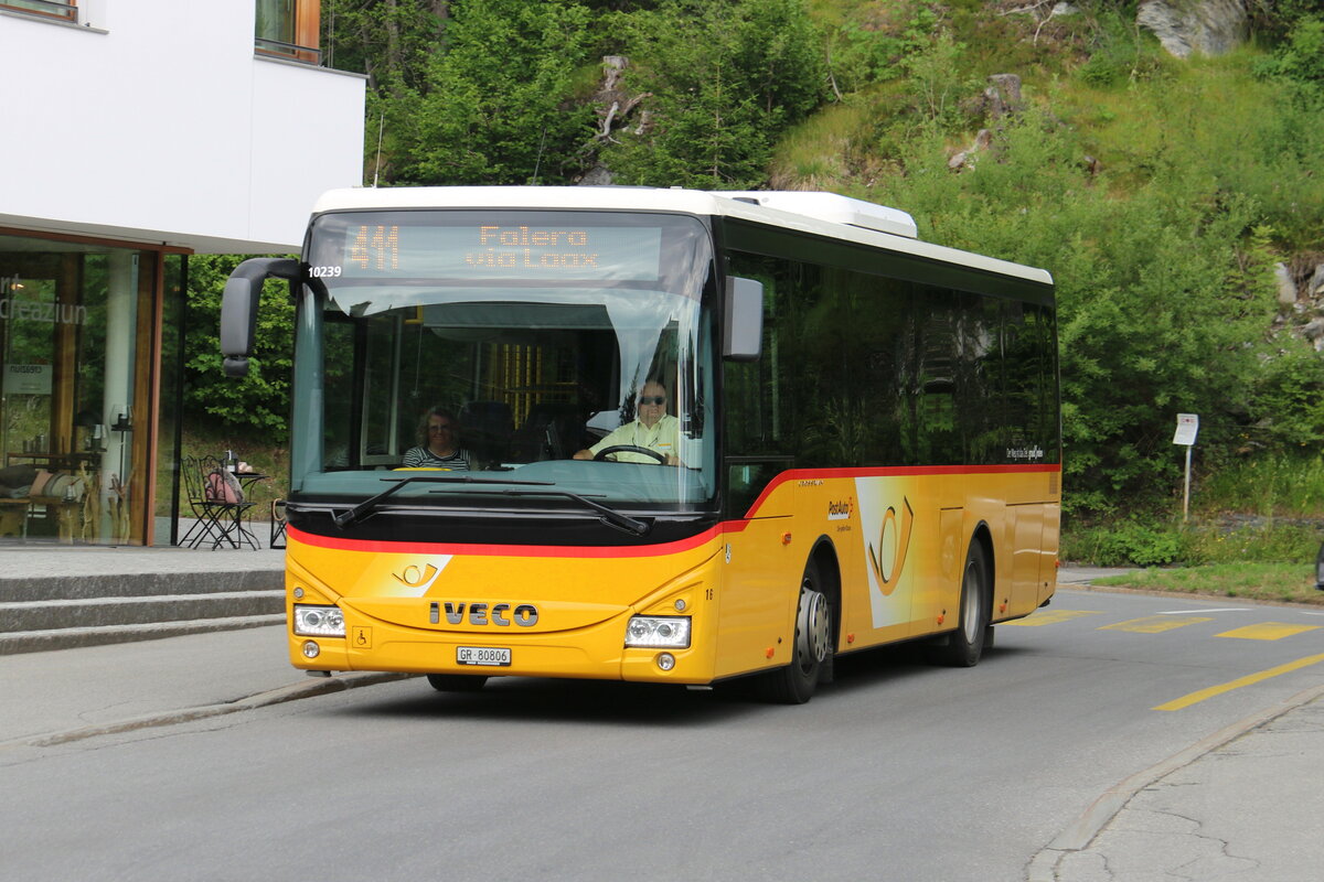 PostAuto Graubnden - Nr. 16/GR 80'806/PID 10'239 - Iveco (ex Fontana, Ilanz Nr. 16; ex Fontana, Ilanz Nr. 2) am 8. Juli 2023 in Flims (Aufnahme: Martin Beyer)