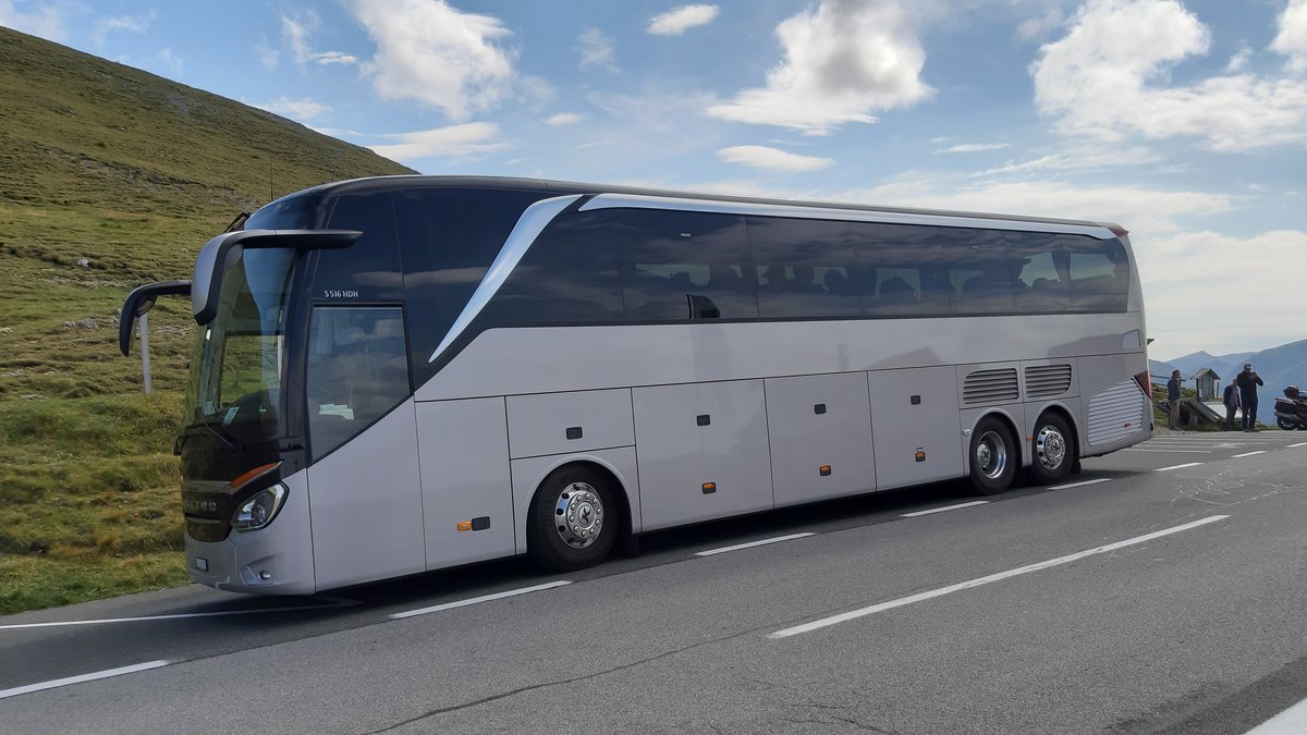 Setra S516 HDH, Schneider Reisen & Transport AG, Langendorf, SO 21615, unterwegs auf der Nockalmpanoramastrasse in Krtnen