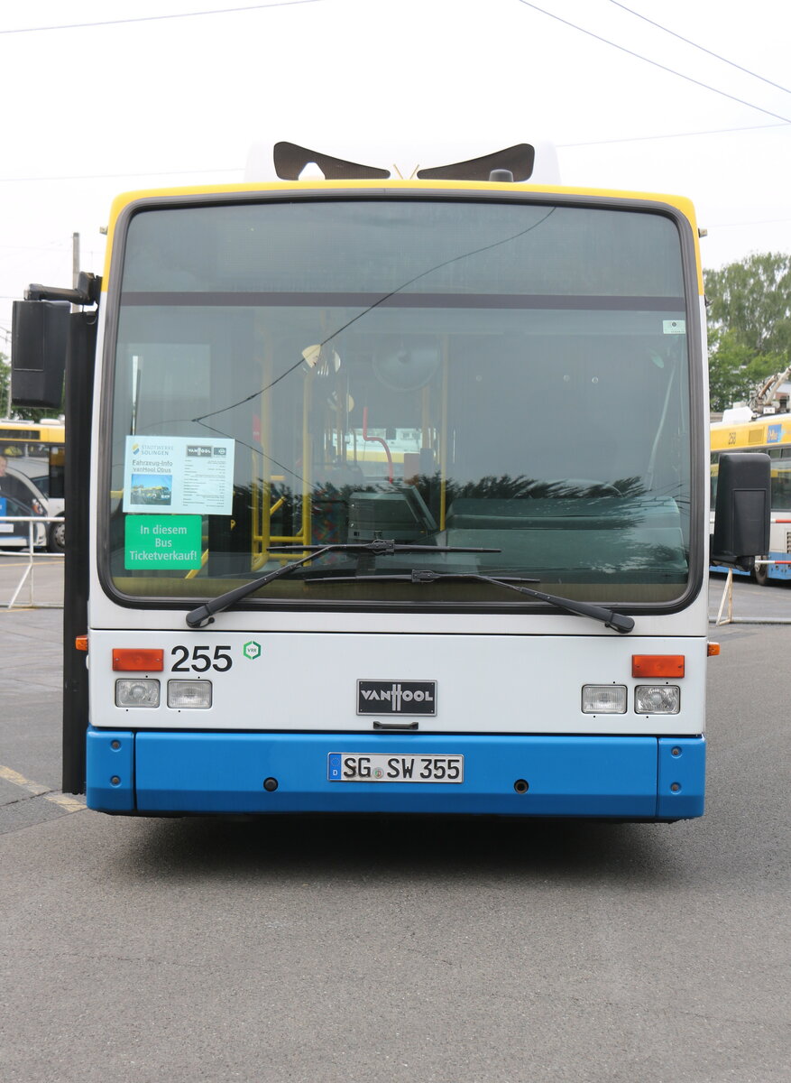 SWS Solingen - Nr. 255/SG-SW 355 - Van Hool Gelenktrolleybus am 19. Juni 2022 in Solingen (Aufnahme: Martin Beyer)