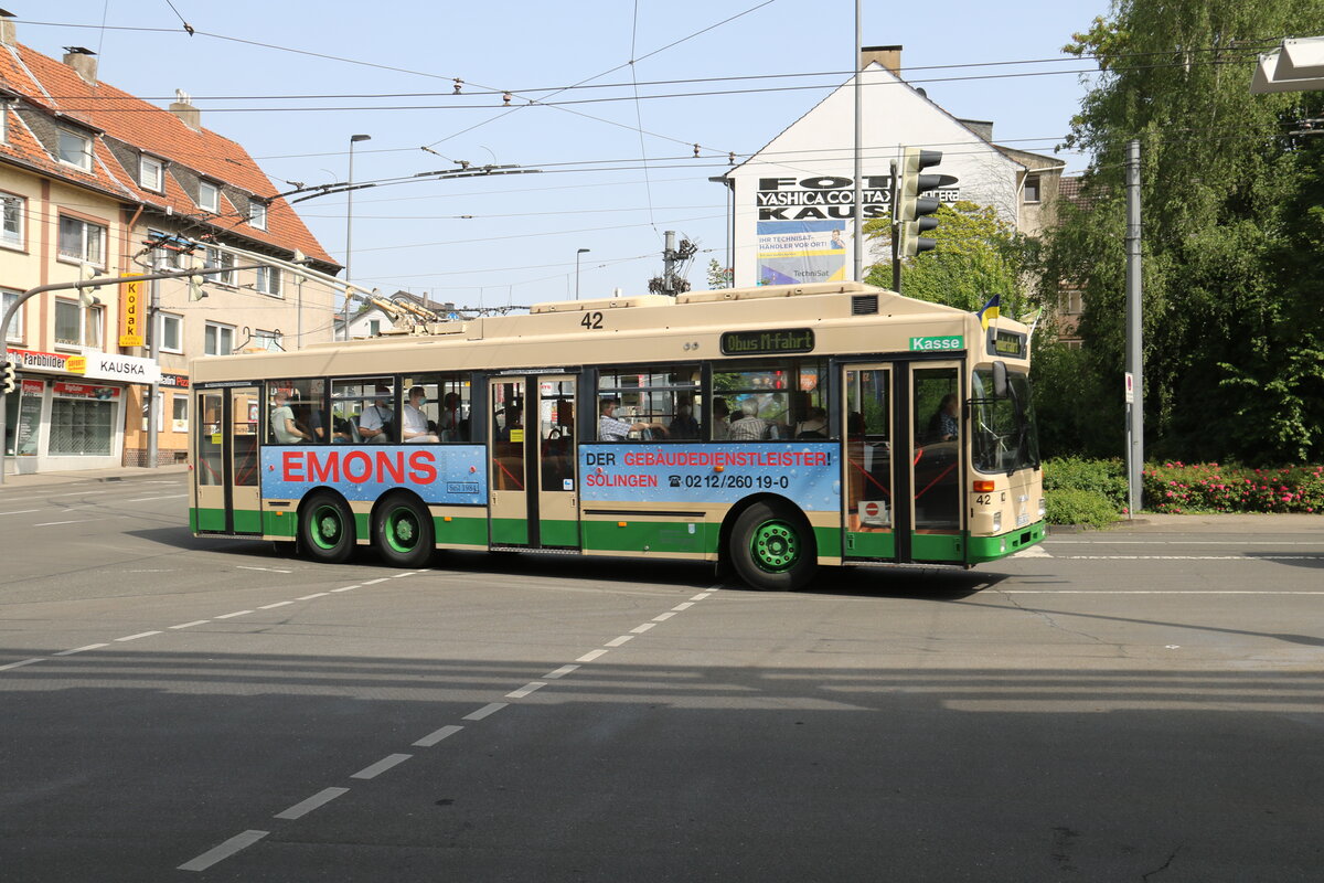 SWS Solingen - Nr. 42/SG-SW 242 - MAN/Grf&Stift Trolleybus am 18. Juni 2022 in Solingen (Aufnahme: Martin Beyer)