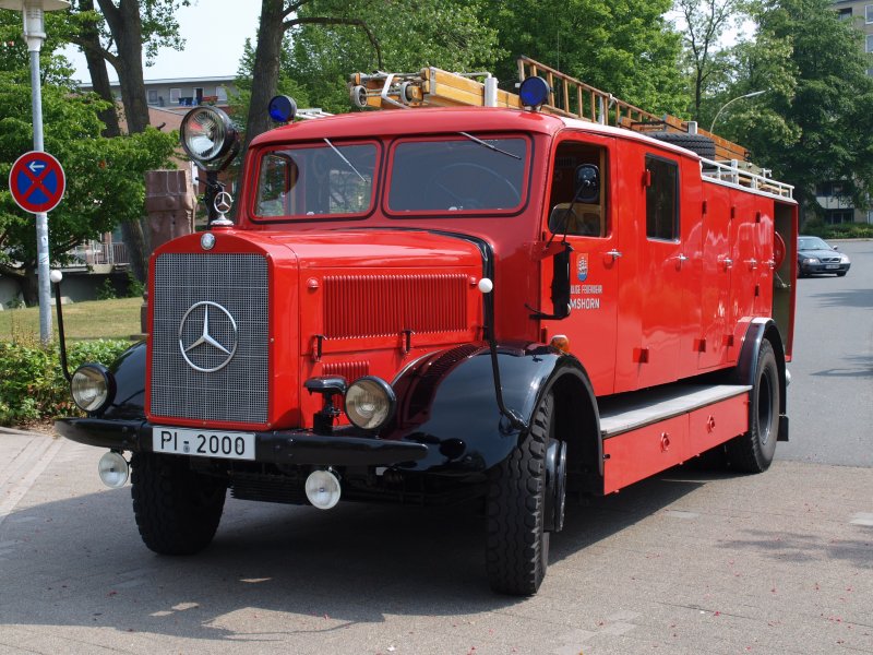 Oldtimerfahrzeug Der Ff Elmshorn Am Der Blaulichter In Elmshorn Fahrzeuge Startbilder De
