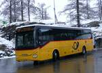 (259'730) - PostAuto Wallis - VS 445'901/PID 10'452 - Iveco am 27. Februar 2024 in Saas-Fee, Busterminal